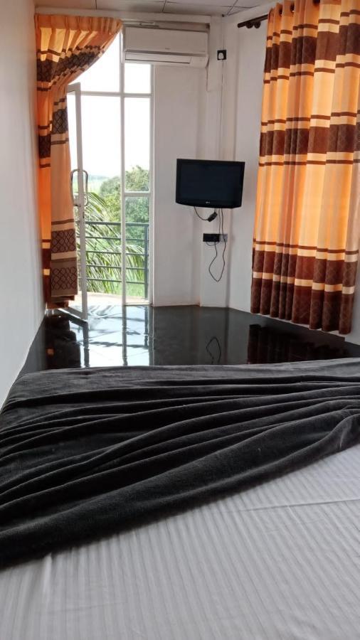 Air Vision 98 Hotel Katunayaka Buitenkant foto