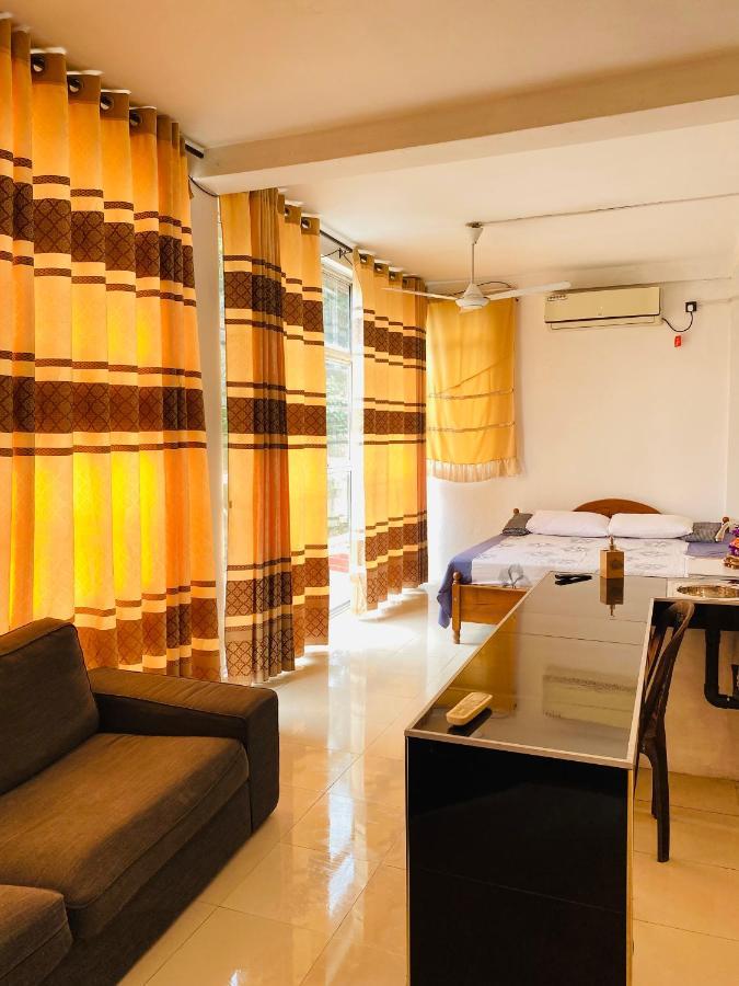 Air Vision 98 Hotel Katunayaka Buitenkant foto