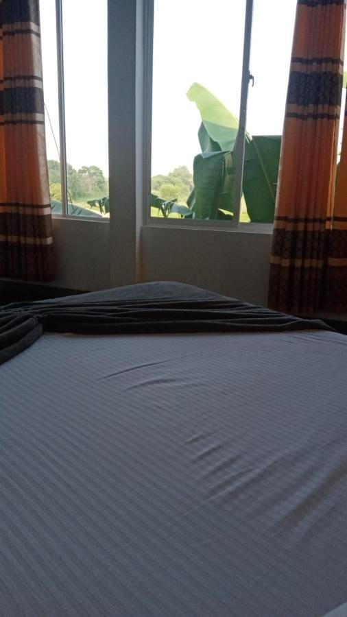 Air Vision 98 Hotel Katunayaka Buitenkant foto